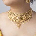 GOLDEN CHOKER NECKLACE WITH EARRINGS AND TIKA RS01312