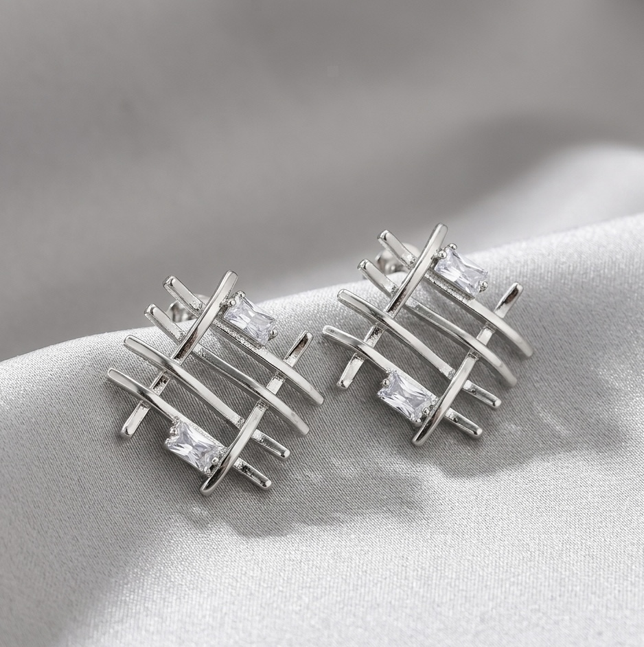 THE STELLAR LATTICE STUDS